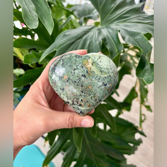 Jungle Green Serpentine Heart - Picture 3 of 6